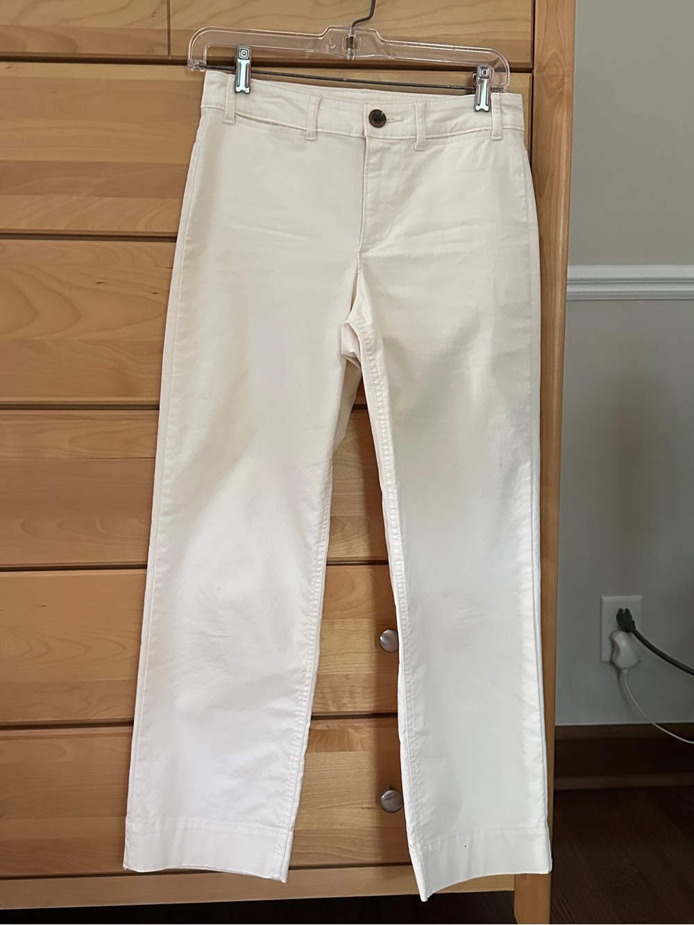 Old Navy High Rise Cropped Capri Chino Straight-Leg Pants in Cream